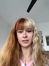 SallyDinosaur webcam model stream image