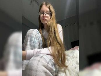 Luxxu webcam model stream image
