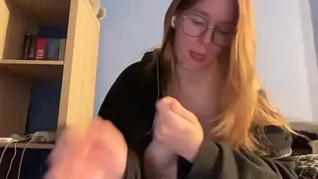 thepretiestgirlhere webcam stripchat model stream image