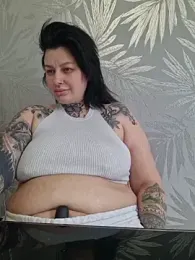 _VelvetAura_ webcam model stream image