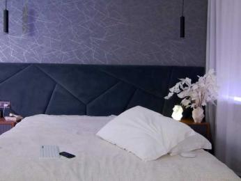 Angelees webcam model stream image