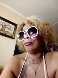 Gucci_Bx webcam stripchat model stream image