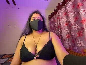 LouleyRanii webcam model stream image