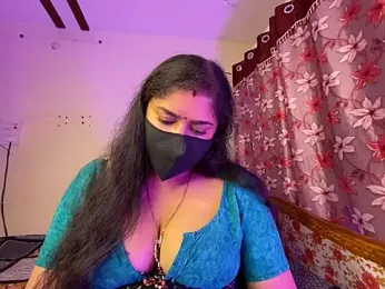 LouleyRanii webcam model stream image