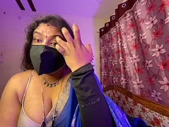 LouleyRanii webcam model stream image