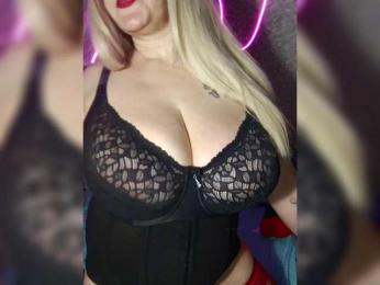 BigTiti webcam model stream image