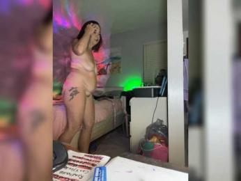 April_XO webcam model stream image