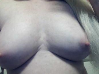 Lilia103 webcam model stream image