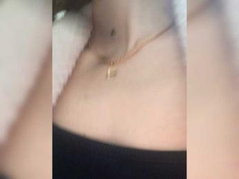 -Feral-Berry- webcam bongacams model stream image