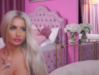 LaraBrynn webcam bongacams model stream image