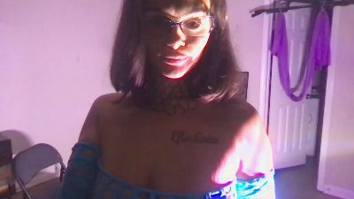 OFCreamBee webcam model stream image
