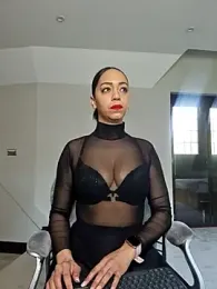 QueenTricks1 webcam model stream image