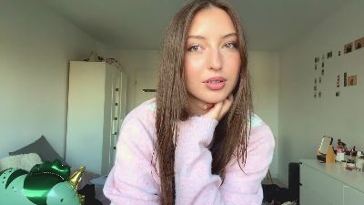 HeeBrittian webcam model stream image