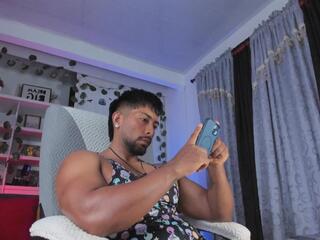 Ryann Jones webcam model stream image