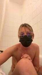 Momomumu webcam model stream image