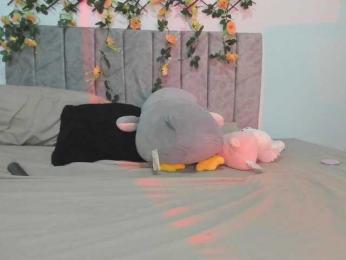 Hanni-Dulcee webcam model stream image