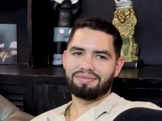 Deivid James webcam flirt4free model stream image