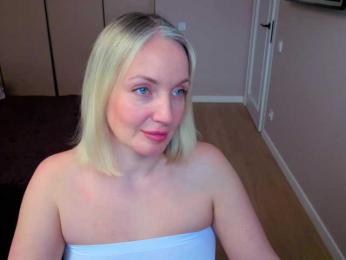 MonikaFoxys webcam model stream image