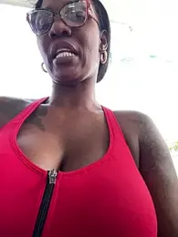 Bustykeyla webcam model stream image