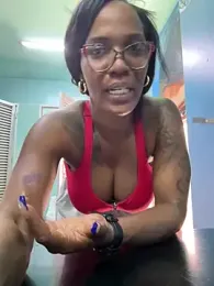 Bustykeyla webcam model stream image