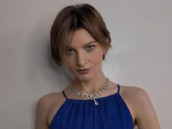 KarinaBiz webcam model stream image