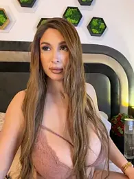 LucyBridgette webcam model stream image
