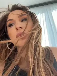 LucyBridgette webcam model stream image
