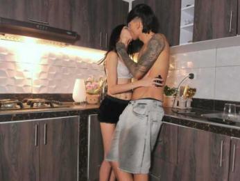 Luxury-couple-cute webcam bongacams model stream image