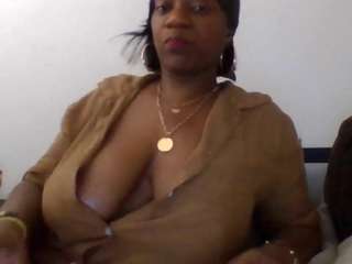 sassywithcurves100 webcam model stream image
