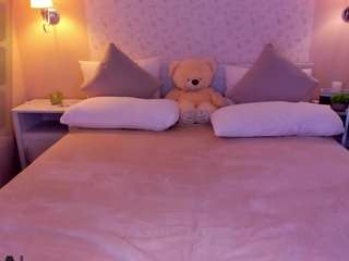 lexi-split webcam model stream image