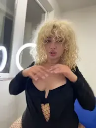CurlyDaisy webcam stripchat model stream image