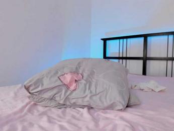 FloraAmbers webcam model stream image