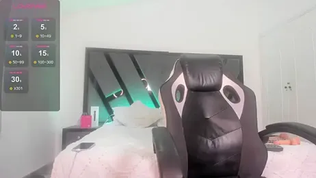 IzzyHiltton_ webcam model stream image