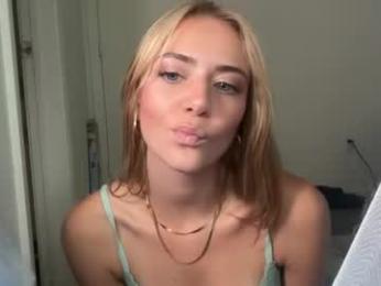 honeyyy95 webcam model stream image