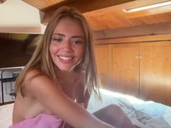 honeyyy95 webcam chaturbate model stream image