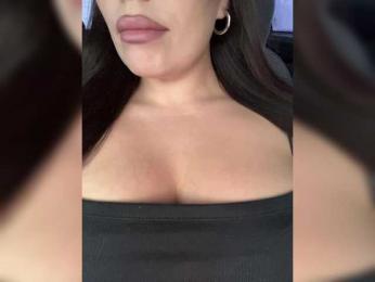 -Hennessy- webcam model stream image