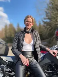 Bikergirl_97 webcam model stream image