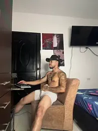 Kenny_romano webcam model stream image