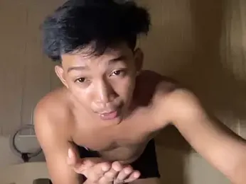 YourcumBoy77 webcam model stream image