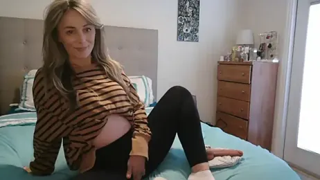 Heyitsmee33 webcam model stream image