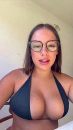 AlesiaRuso webcam model stream image