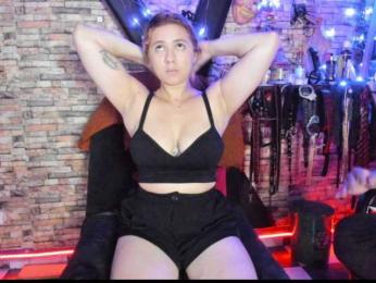 luna_lukis-1324 webcam model stream image