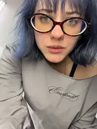 Only_April webcam model stream image