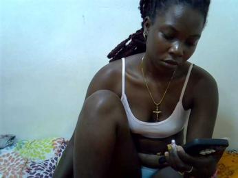 Prettylovie webcam model stream image