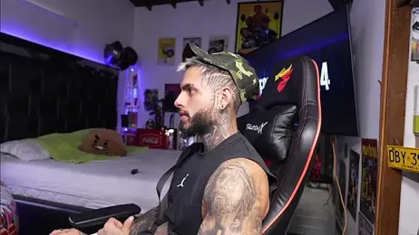 logan_hugh8 webcam model stream image