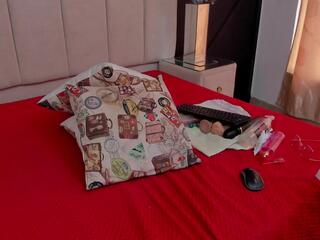 Isabella Lenoxx webcam model stream image