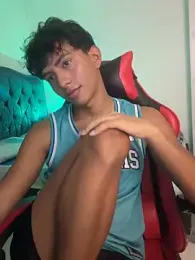 Leonarrrd_01 webcam model stream image