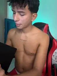 Leonarrrd_01 webcam model stream image