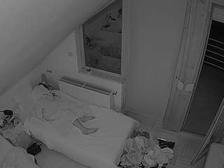 voyeurcam-julmodels-bed-7 webcam model stream image