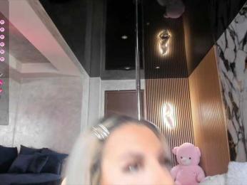 LisaAkira webcam model stream image